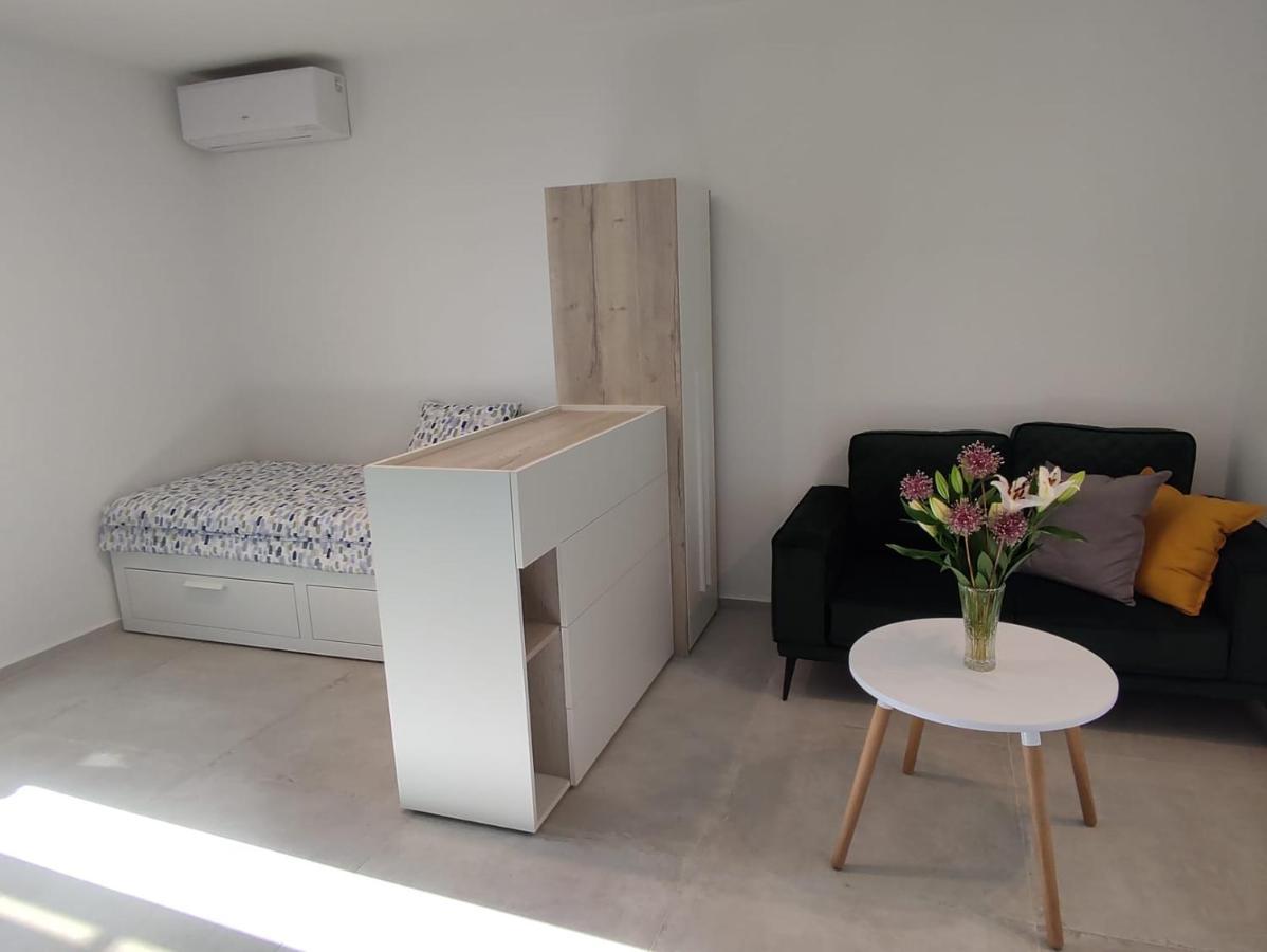 Studio Apartman Irma Cervar 포레치 외부 사진